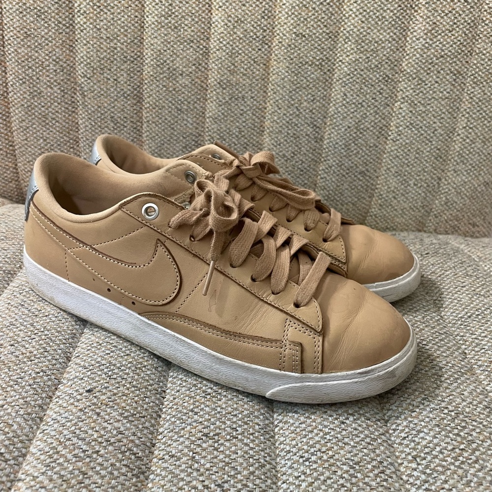 Nike women's "blazer" low top vachetta Sneakers, sz 8.5